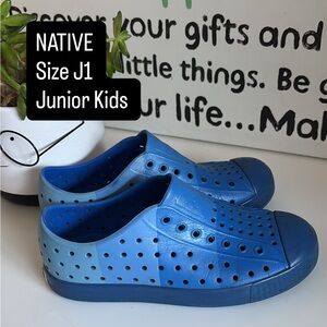 NATIVE Jefferson Size J1 
Junior Kids Shoes Water Shoes